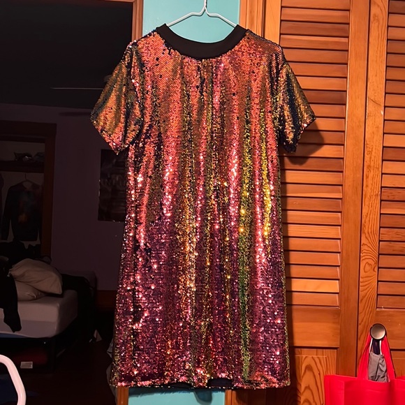 Sequin short sleeve oversized dress, smoke-free home lightly worn - Picture 2 of 2